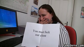 Тачаангуй хар арьст бяцхан хүүгийн цохих видео (Надиа Жэй) - 2022-02-19 13:41:04